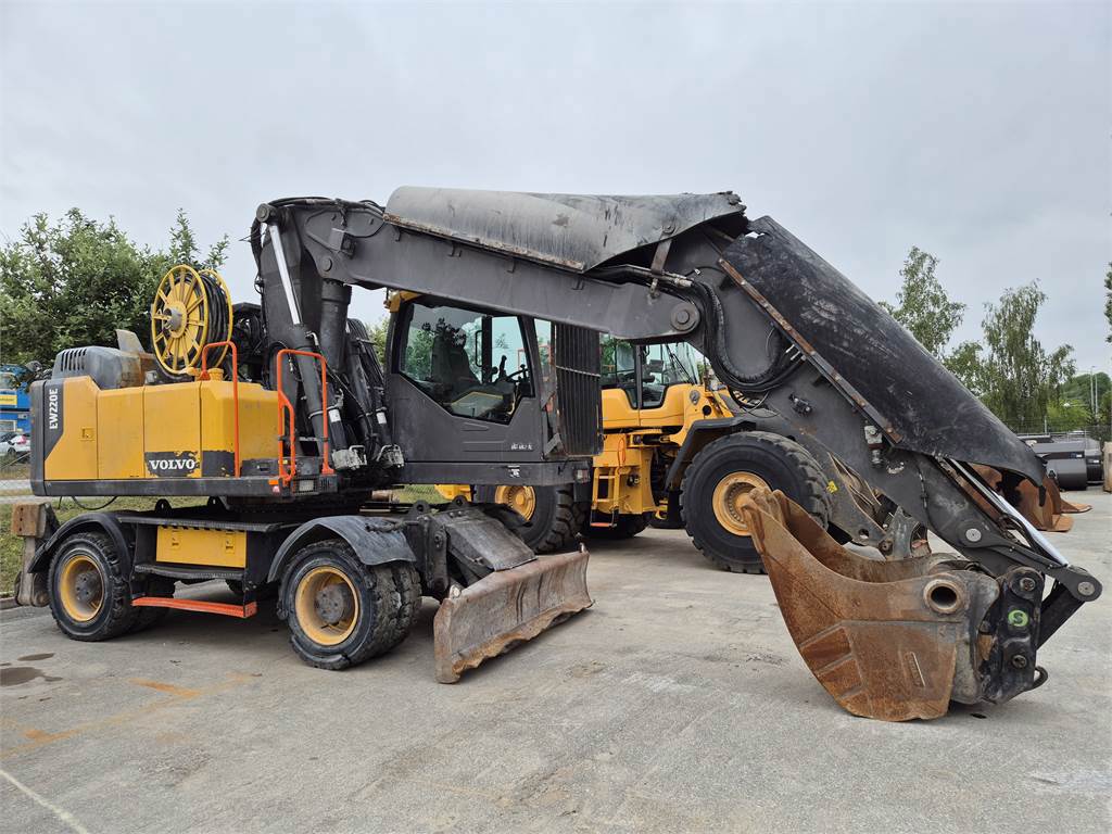 volvo-ew2,ew220e_323062b-ew220e323062-4.jpg